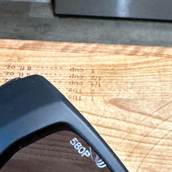 Costa sunglasses 100 percent polarized   Number etched top left - Picture 7 of 8